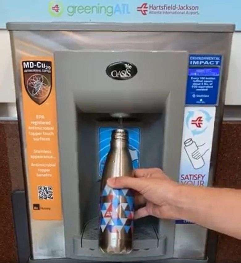 Dispozitiv de umplere sticle OASIS la Aeroportul ATL